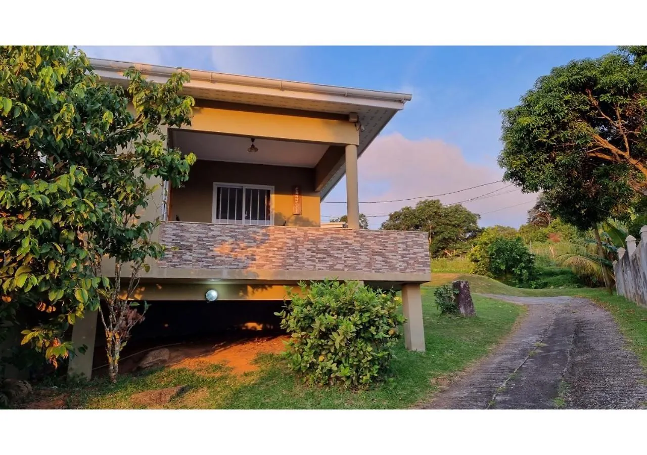 Baie Lazare  Holiday Home סיישל
